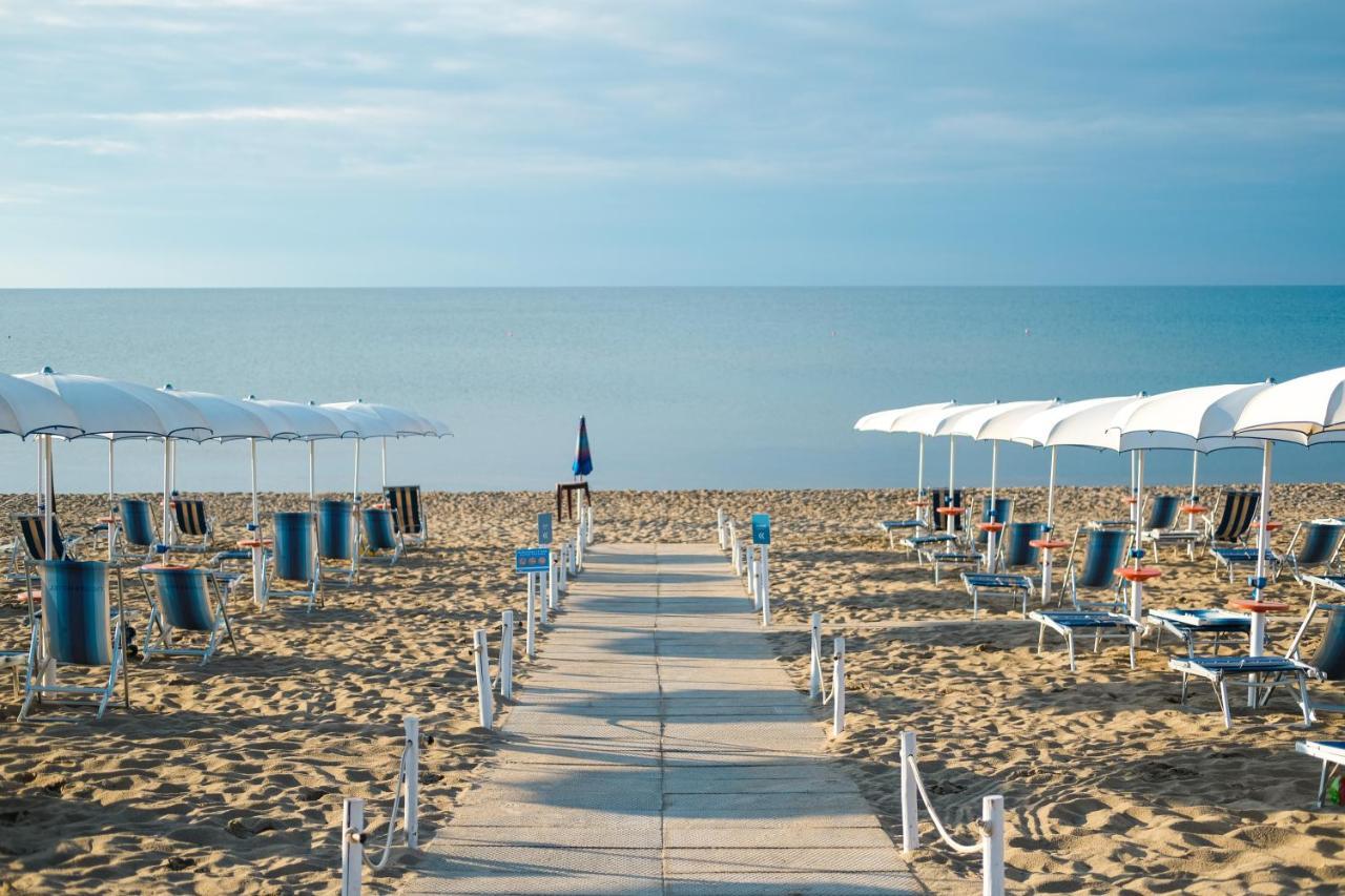 Ticho'S Greenblu Hotel Кастелланета-Марина Экстерьер фото