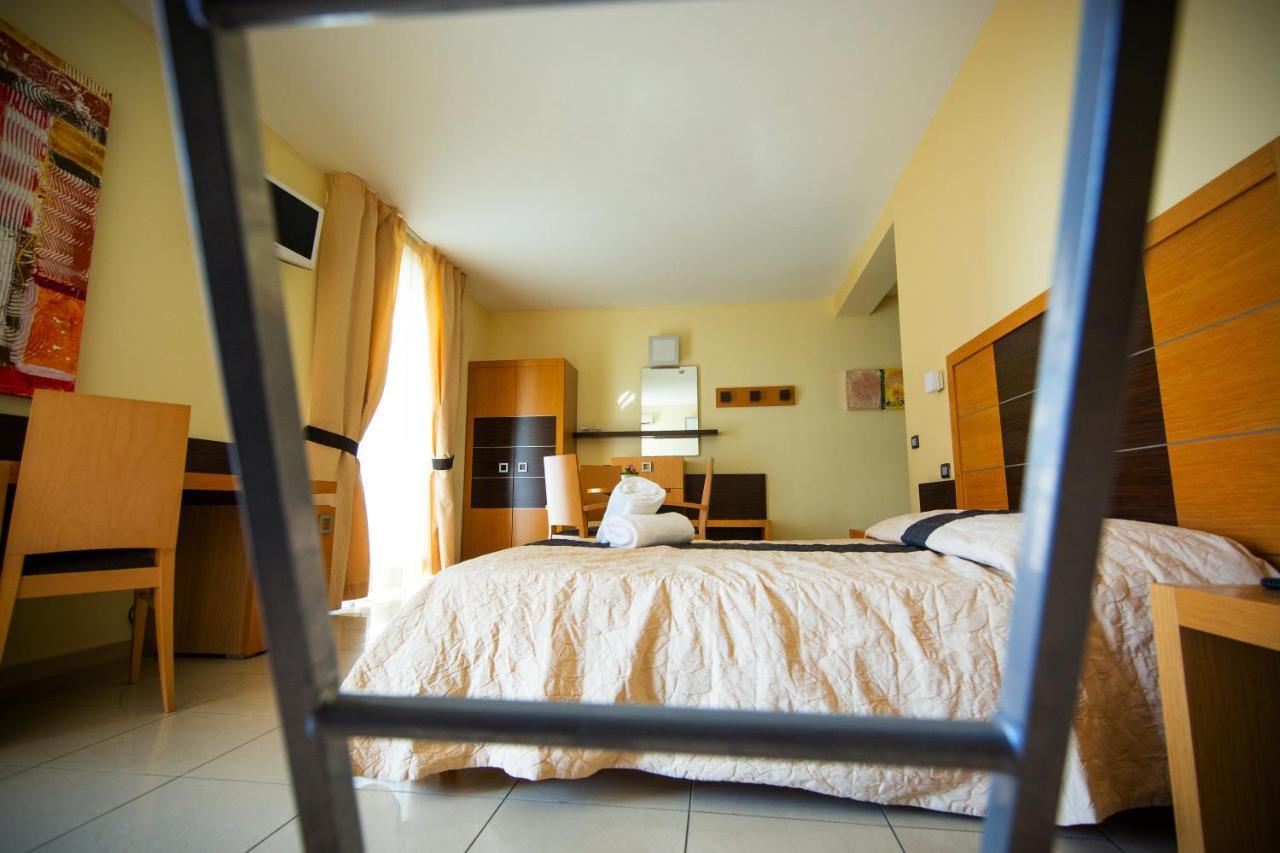 Ticho'S Greenblu Hotel Кастелланета-Марина Экстерьер фото