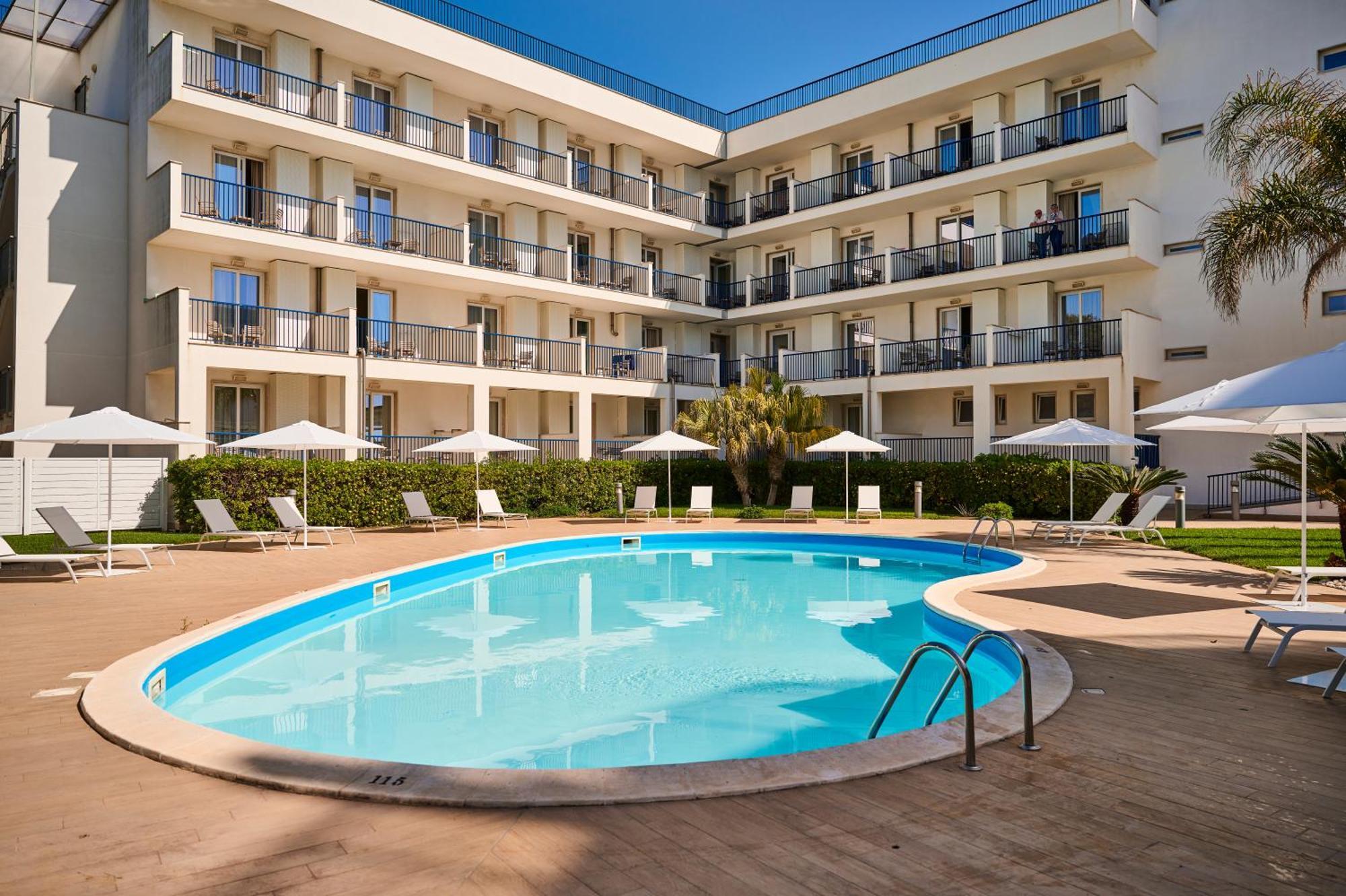 Ticho'S Greenblu Hotel Кастелланета-Марина Экстерьер фото