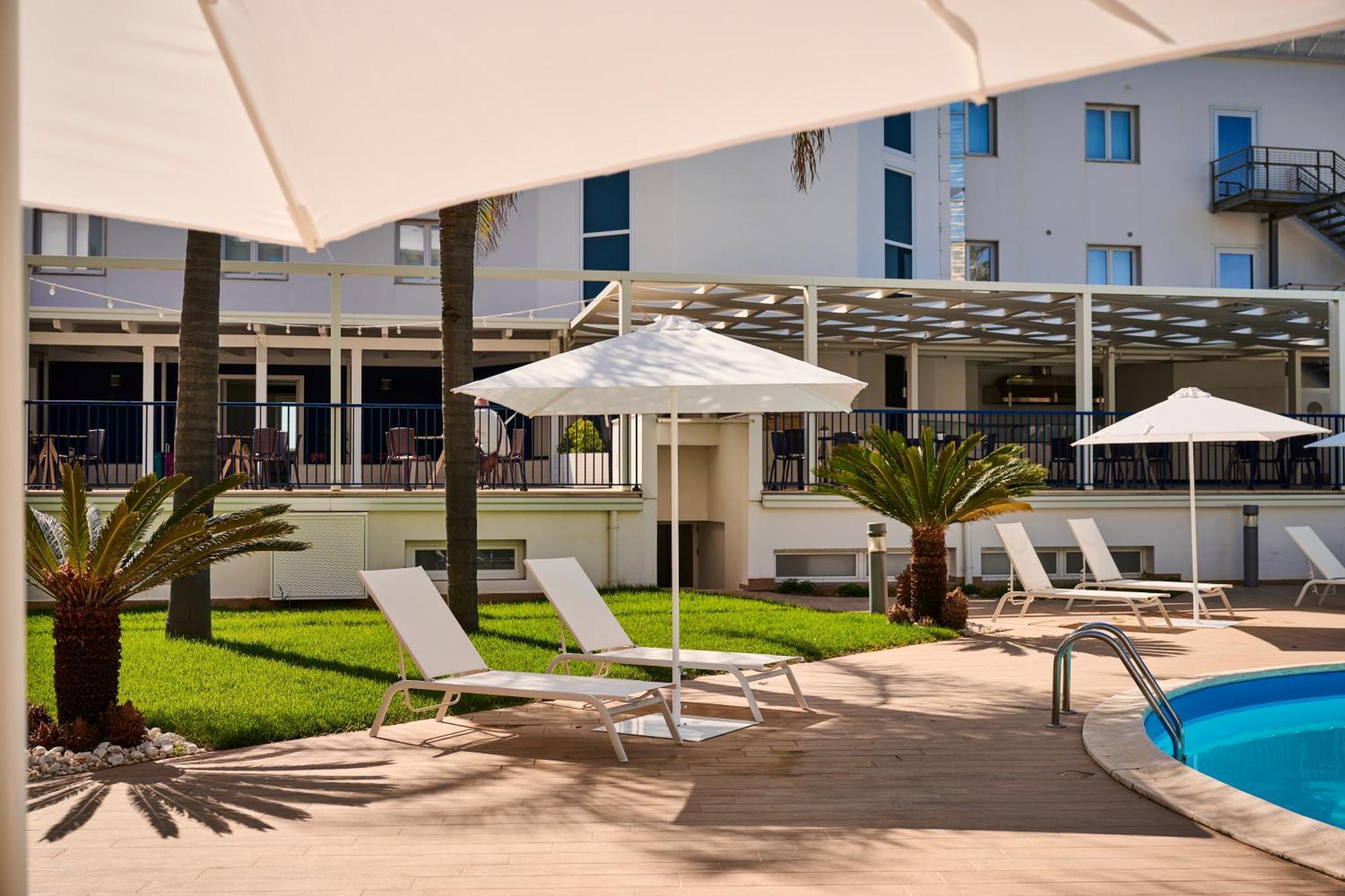 Ticho'S Greenblu Hotel Кастелланета-Марина Экстерьер фото