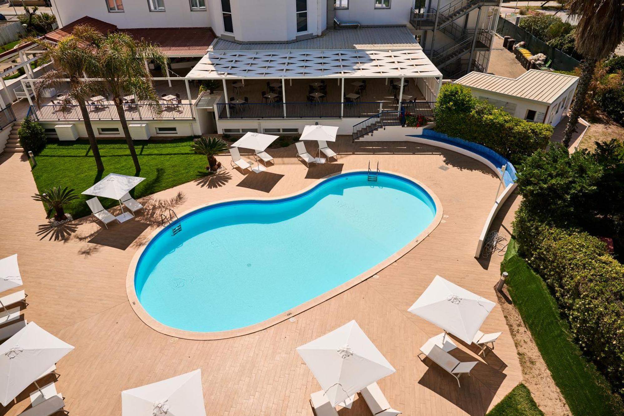 Ticho'S Greenblu Hotel Кастелланета-Марина Экстерьер фото