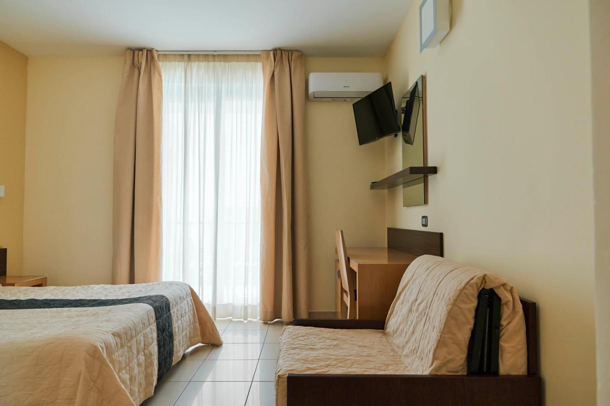 Ticho'S Greenblu Hotel Кастелланета-Марина Экстерьер фото