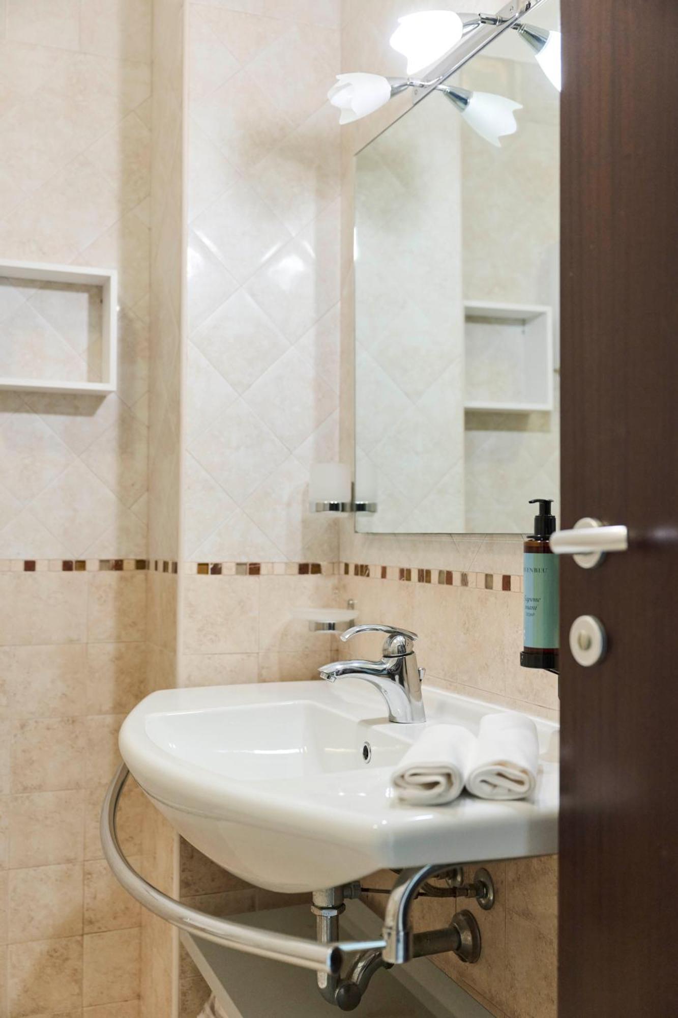 Ticho'S Greenblu Hotel Кастелланета-Марина Экстерьер фото