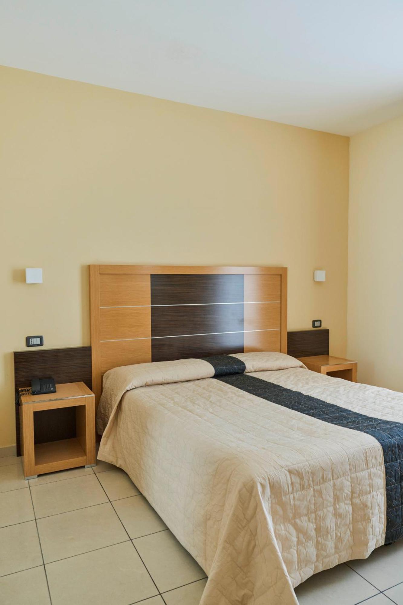 Ticho'S Greenblu Hotel Кастелланета-Марина Экстерьер фото