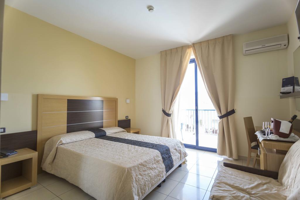 Ticho'S Greenblu Hotel Кастелланета-Марина Экстерьер фото