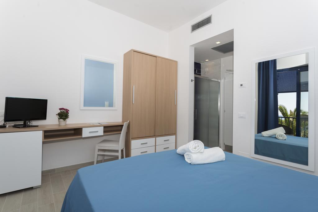 Ticho'S Greenblu Hotel Кастелланета-Марина Экстерьер фото